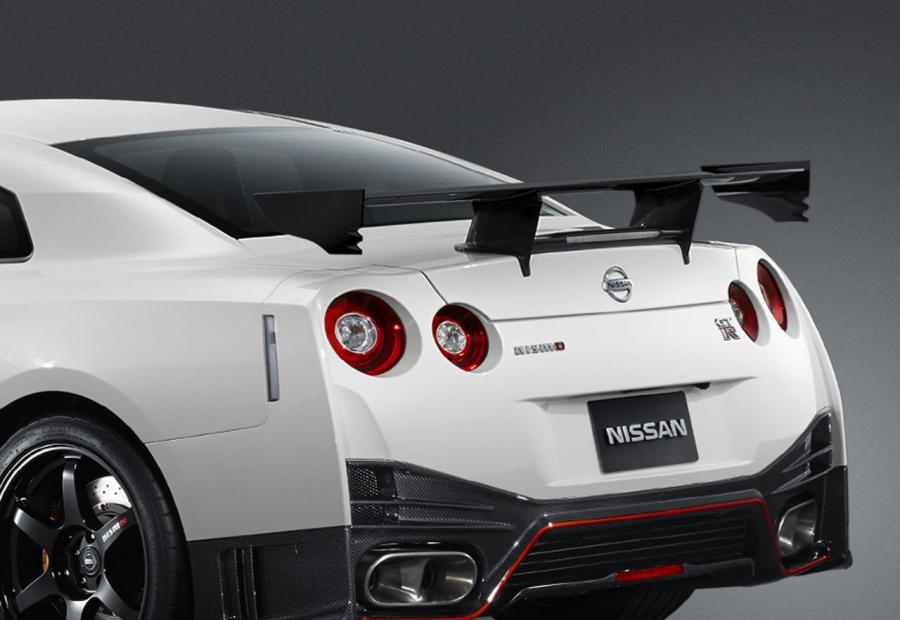  Nissan GT-R Nismo 2015 года  (фото 7 из 14)
